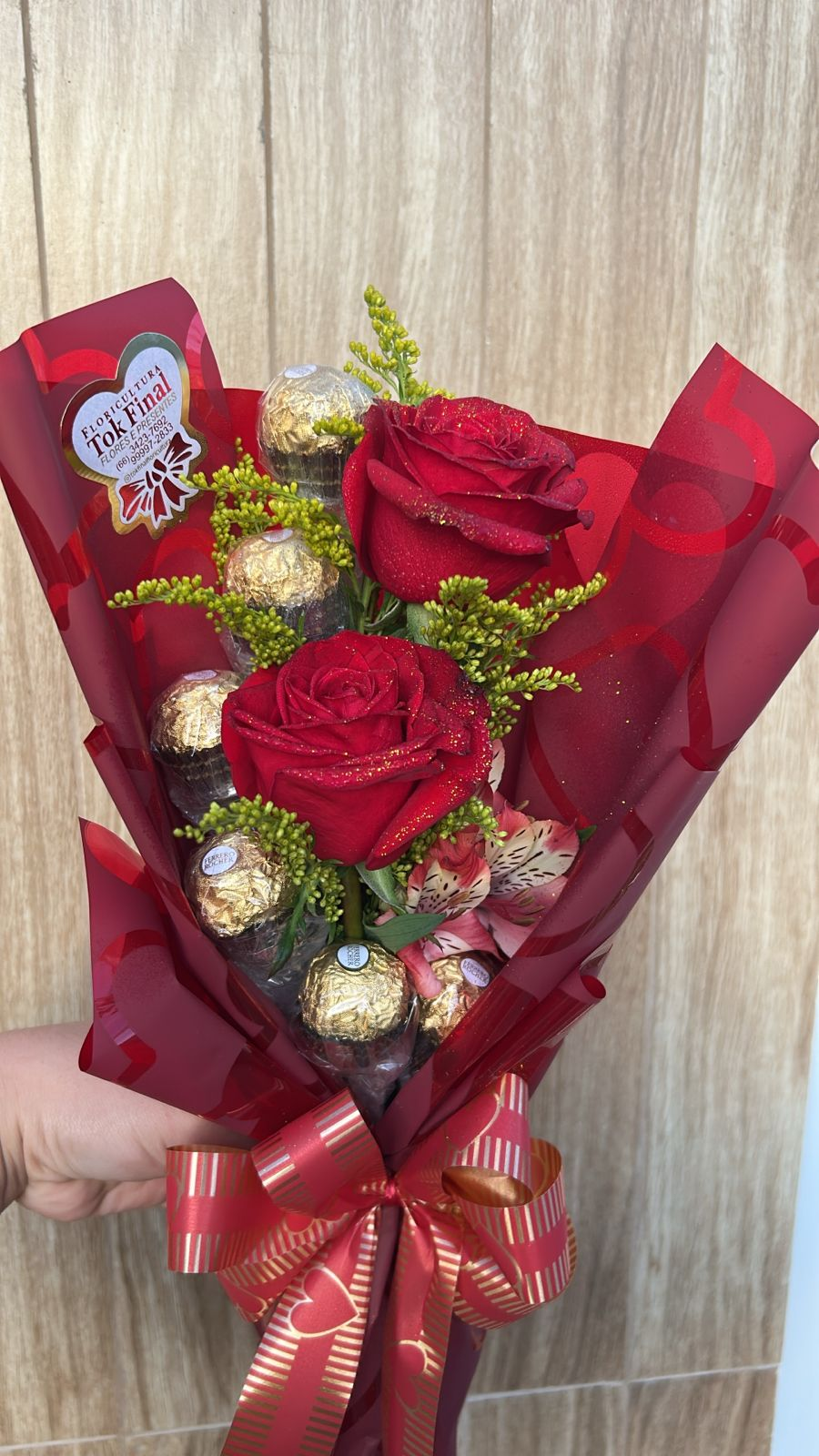Buquê de rosas vermelhas com Ferrero Rocher — presente Dia dos Namorados Rondonópolis