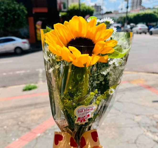Arranjos fúnebres e flores avulsas para velório
